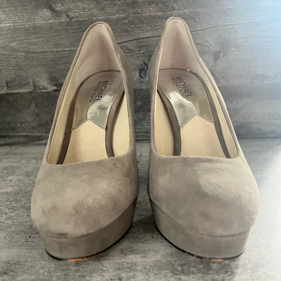 Michael Kors, Sabrina pump size 9 - Picture 5 of 6